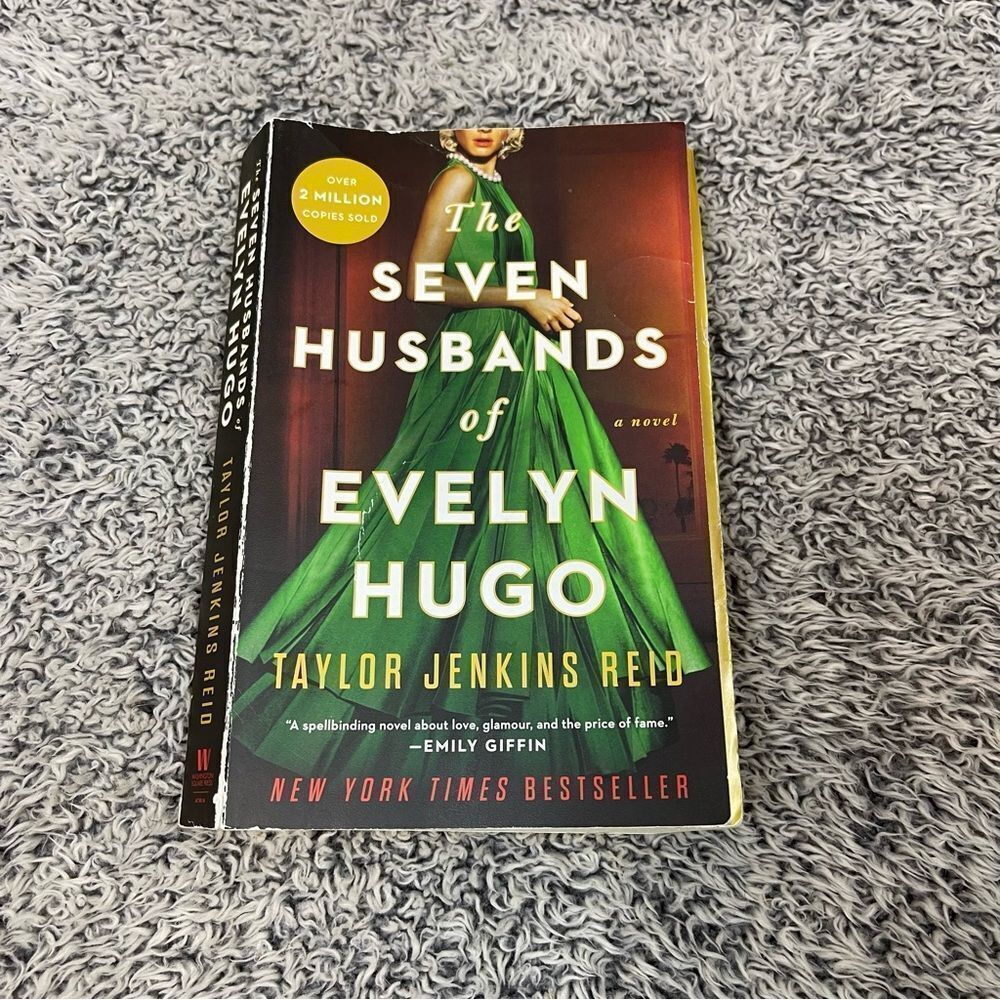 The Seven Husbands of Evelyn Hugo by Taylor Jenkins Reid NYT Best Seller